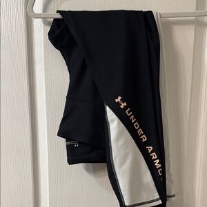 Under Armour Black and White Leggings Sleek Athletic Fit